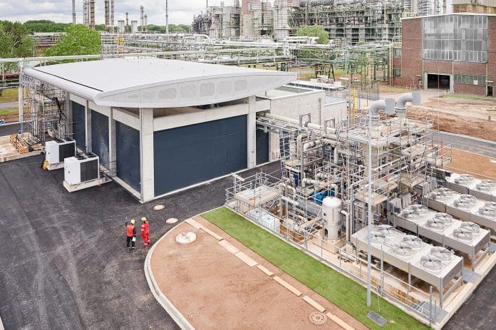 REFHYNE PEM Electolyzer at Shell Energy and Chemicals Park Rheinland_2 (002)